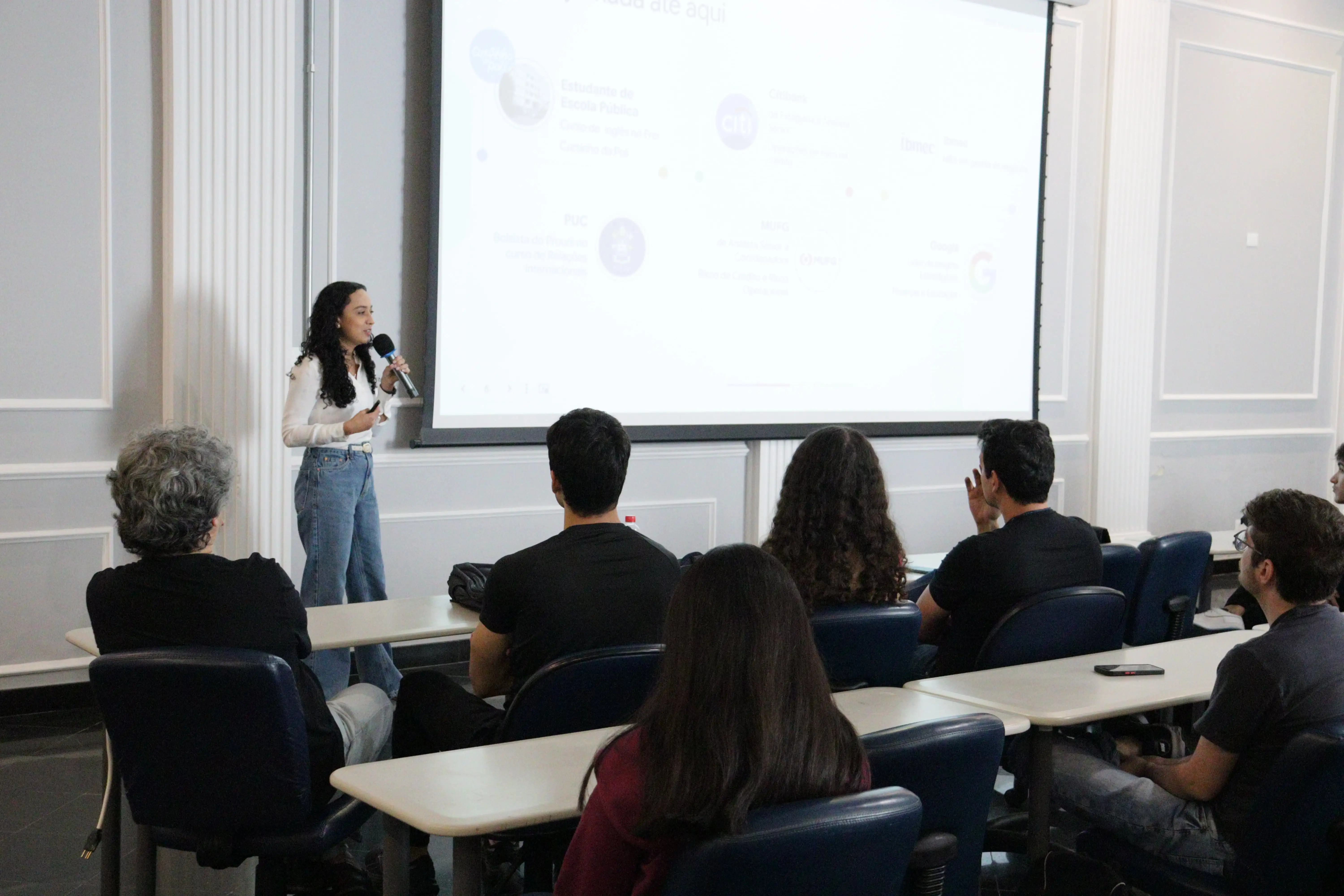 Palestra-Thais-_7_-min.webp